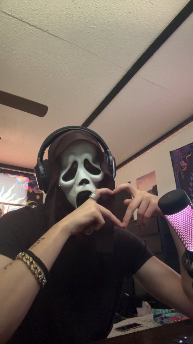 juicy_exe_'s tweet photo. New account #maskedmen #nsfwtwt #ghostface https://t.co/YZba110LPP