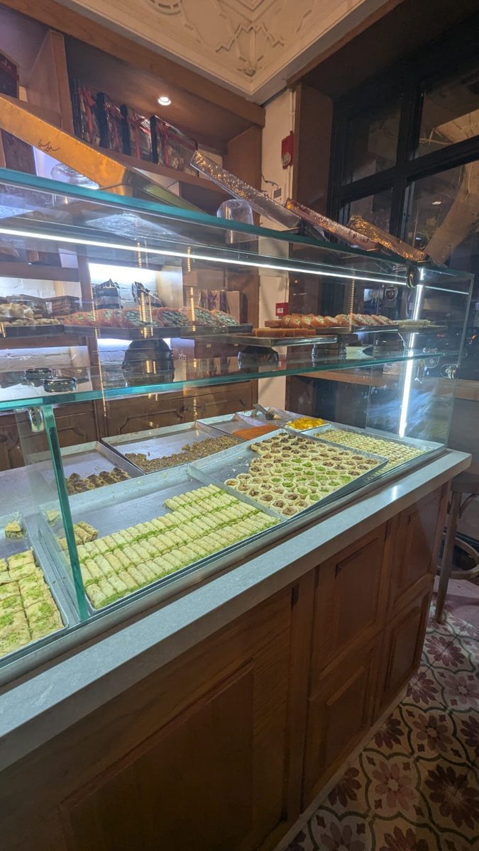 pixel_jedcai's tweet photo. حلويات #سيموندس فرع #الزمالك
 
#حلويات_شرقية #بقلاوة #جاتوه #التورت #ايس_كريم #بيتي_فور #شوكلاته #بسكويت #تيراميسو 

الموقع 
https://t.co/O9rO0SLjWa https://t.co/yduVR9da4L
