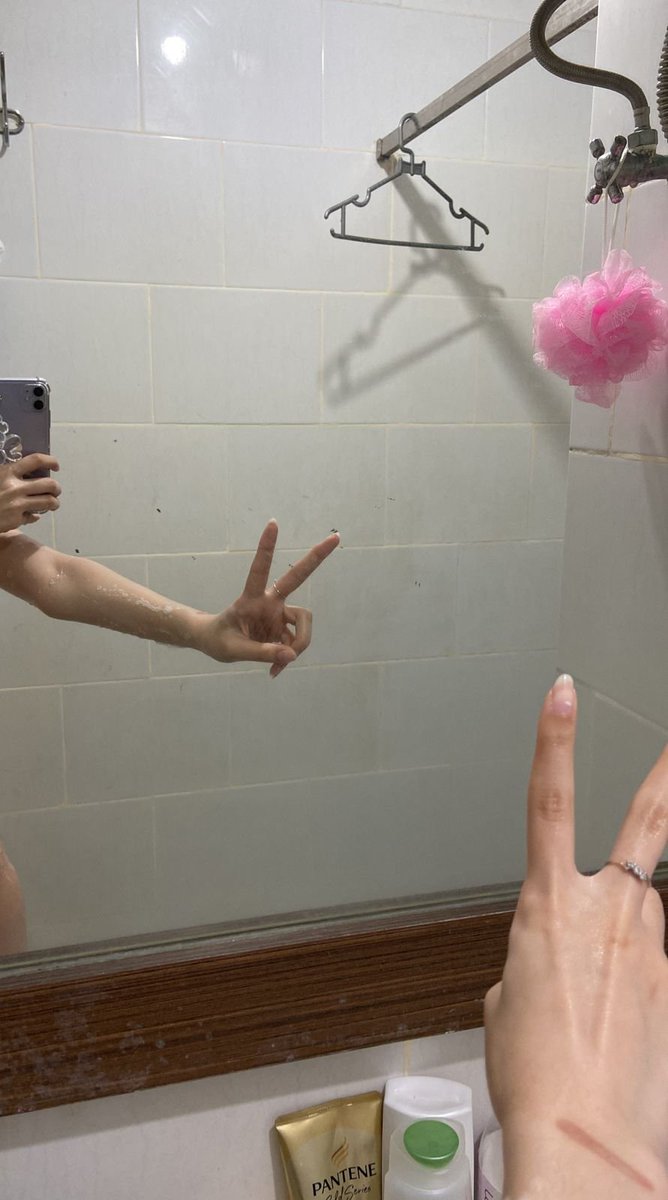 scckolpri's tweet photo. Habis mandi, iseng pasang bando di nen😌 https://t.co/DziOQwsd0w