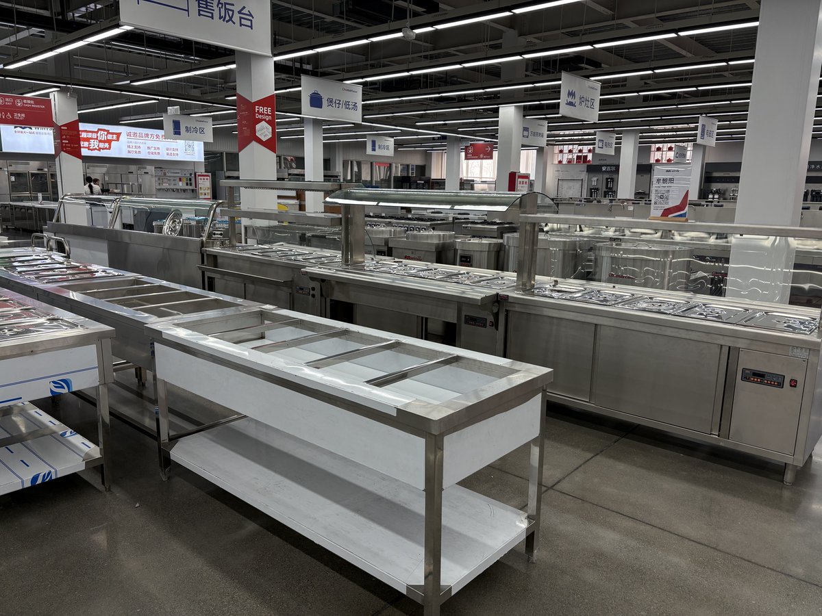 sen_fu30167's tweet photo. Explore our expansive commercial kitchen display center featuring rice counters, stoves, refrigeration, and more! We offer design &amp; turnkey solutions for catering brands. Inquire today! 🔥 #CateringExcellence #KitchenDesign #fyp #foryou https://t.co/40yP91O7SX