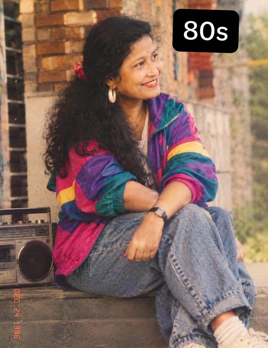 arpana_dhar's tweet photo. आज फिरसे 🫣 😎।
Ai के जमाने में 80s का ट्रेंड 😊 😎🤗

Ask chatgpt "How would I look in 1980's" and drop your pic 
Here is my 1980's look

कौन सी अच्छी बनी है ??
#trendingréels 
#80trend https://t.co/NYRdh8mItI