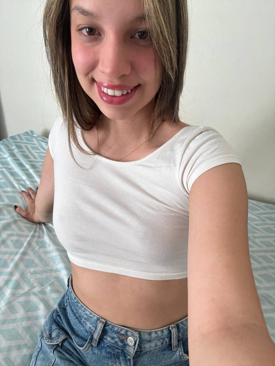 yourcamilin's tweet photo. Caught between sweet and a little trouble 😏
#GoldenHour #CuteButTrouble #Selfie #FlirtyChat https://t.co/ewiFXS6fE3