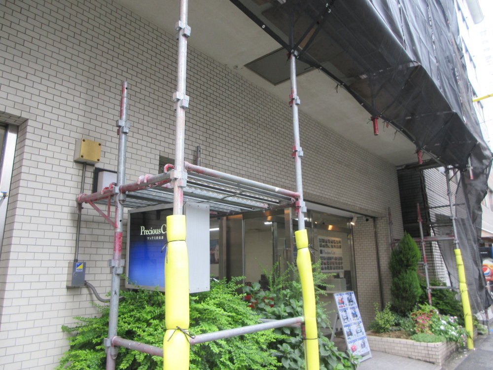 NSXNSX's tweet photo. 池袋ショールーム。
外装リニューアル工事進行中です。 https://t.co/bOwJqhoG0F