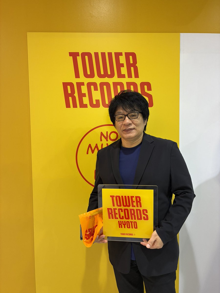 TOWER_Kyoto's tweet photo. な、なんと…
ASKAさんがご来店くださいました😭

そして本日発売、
玉置浩二・ASKA『音銀河』
CDへサインも頂けました…。

是非、京都店で『音銀河』
お買い求めくださいませ🌟🌟

※おひとり様一点まで。
※こちらのCDはお取り置き不可とさせていただきます。 https://t.co/u8ZQOg8ptP