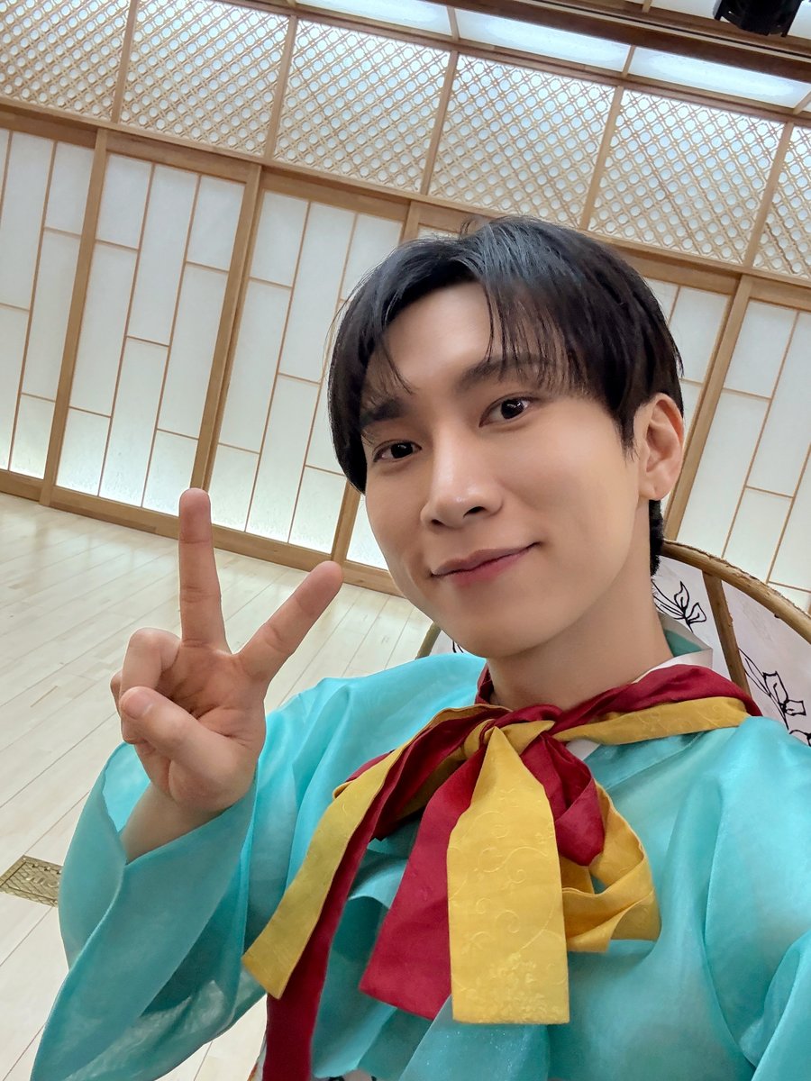 BTOBCOMPANY's tweet photo. [📂]

📂 B:CHIVE
└📁#근본이즘

떠오르는 광대계 SS급 신예 광냥이
광대가 된 선비삐의 등장이옵니다..!꒰۪^ɞ̴̶̷●̫ɞ̴̶̷^꒱ ੭

#비투비 #BTOB
#서은광 #SEOEUNKWANG
@BTOB_SEKwang https://t.co/v01AvAKB7C