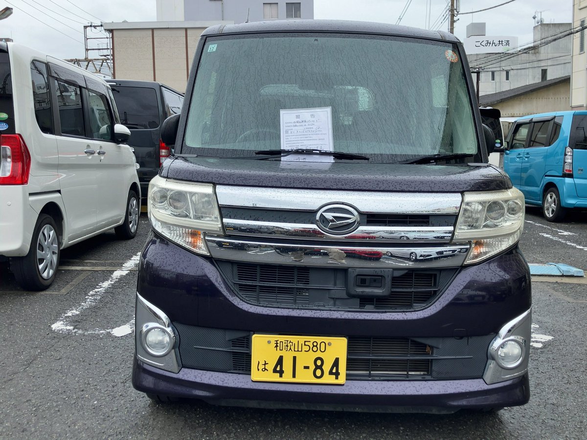 1981marble's tweet photo. 久々にアホ発見♪

こんな事して恥ずかしくないんかな？🤔
ってか、隣の白タント出れないやないか・・・💦

#迷惑駐車 https://t.co/jMmv5w6Qwh
