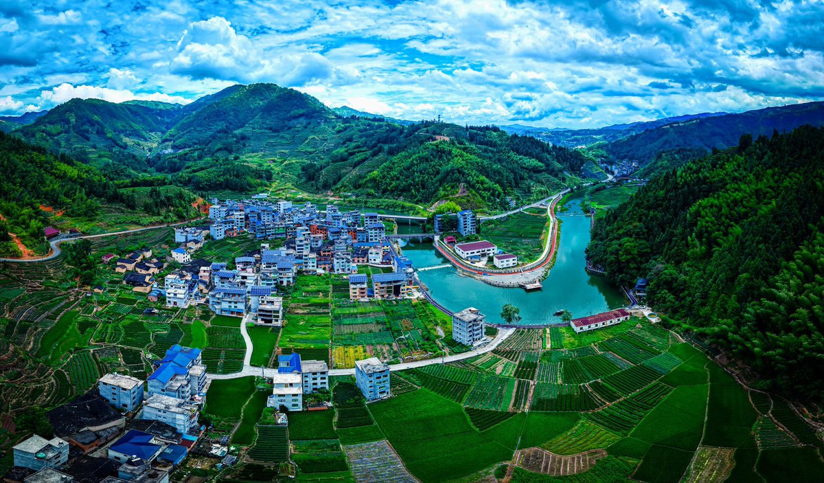 HolaFujian's tweet photo. Discover Shouning in August 🌿☀️
Take in the refreshing summer scenery and beautiful landscapes of Shouning, Ningde, Fujian. A perfect glimpse of August in the mountains. 💚 #Shouning #Ningde #Fujian #FujianTravel #SummerInChina #ScenicChina #BeautifulChina #DiscoverChina #ChinaTravel #NatureLovers #MountainScenery #CountrysideChina #ExploreFujian #TravelChina #AugustVibes @EmbSuarezSalvia @ZhongBai2020
@China_Lyon @ChineseCon_Mel @ChinaEmbajada @zhang_heqing @ZuoZhangChina @yuexuankanyue1 @cultureCHN @TripInChina