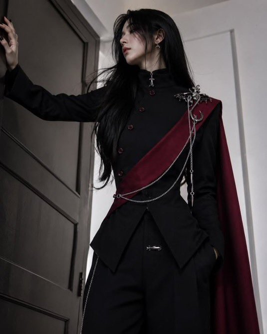 evergreenhues's tweet photo. dark royal gothic outfit https://t.co/df3TvKozPq