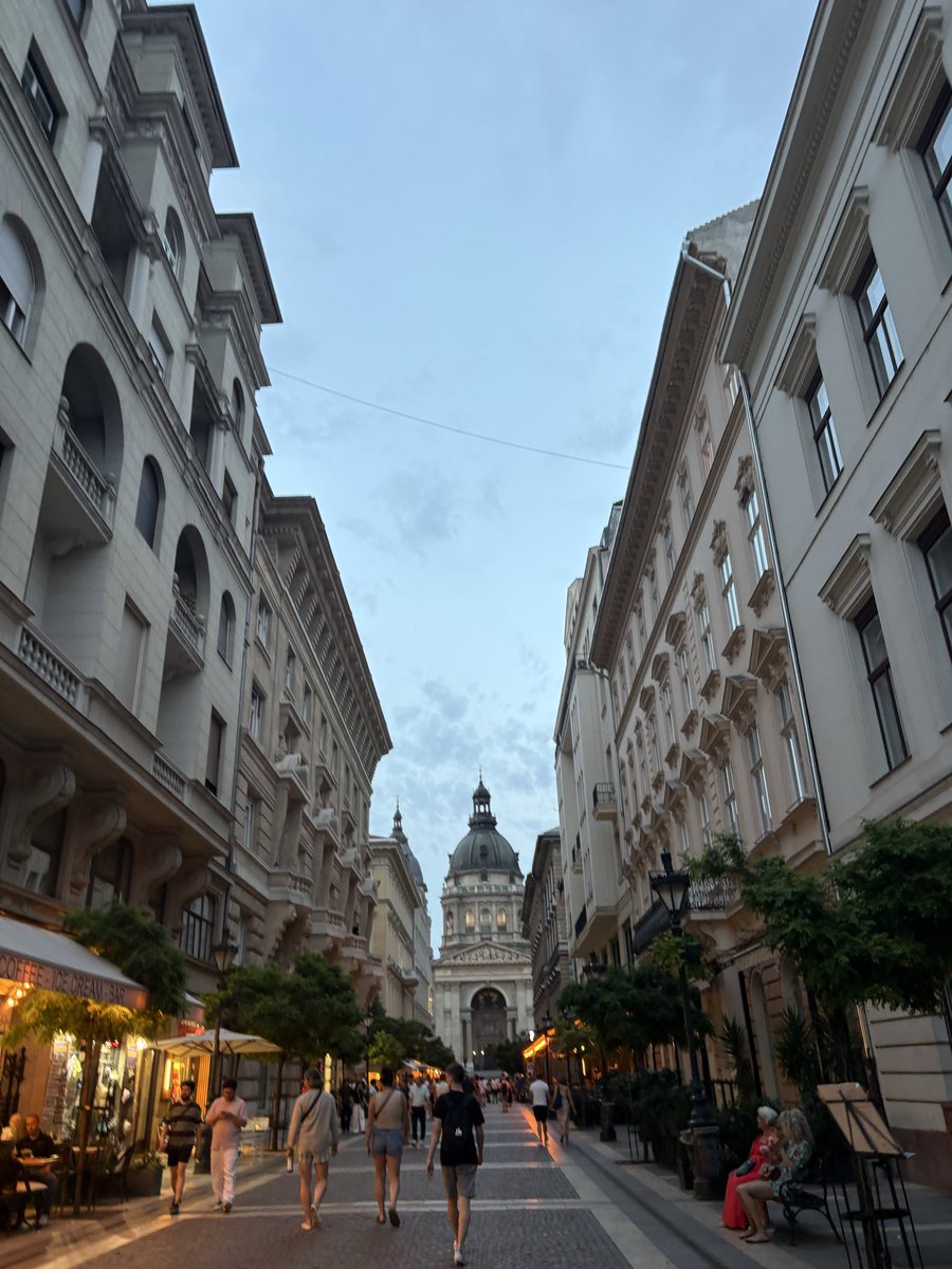 idkNicki's tweet photo. I never intended to visit neither Budapest nor Madrid so thank you F1 for getting me out of my comfort zone to travel 🫶 https://t.co/DzqSddZWdk