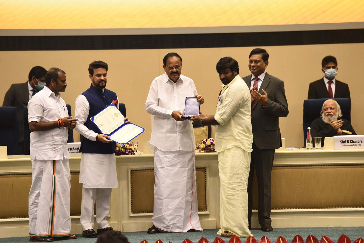 SARAN_X_USER's tweet photo. @notmandatory__ @VijaySethuOffl Unga annan intha maari National award iruka,athukula acting pathi pechu vera.If VJS is 0 in acting then Vijay is -1000. https://t.co/0T8JrYCuHM