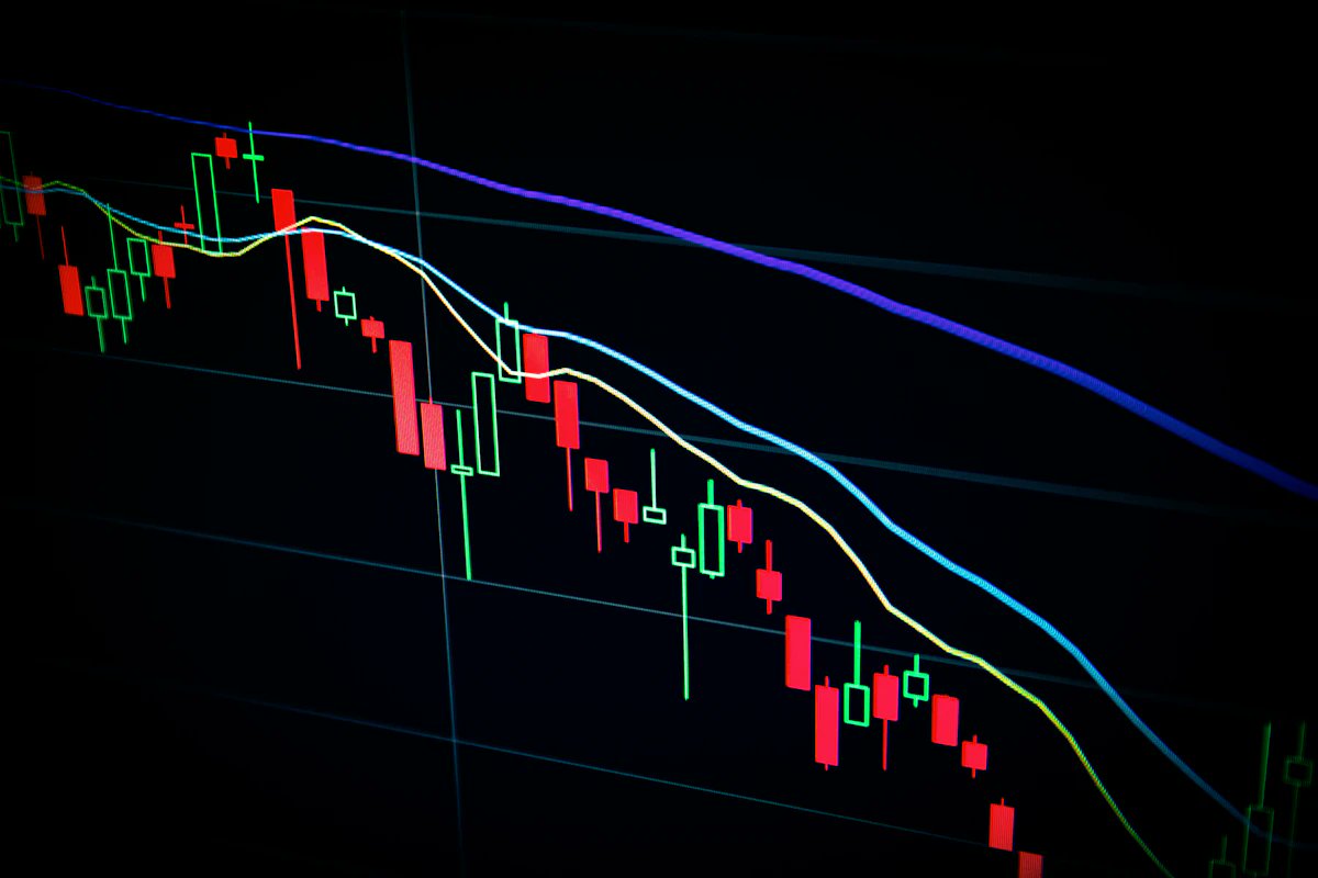 MichaelRho52755's tweet photo. ⚡ JUST IN:

Real estate funds onchain are inevitable. Tokenization cuts settlement from weeks to seconds and opens $300T in property to $10 minimums.

TradFi won't fight this tide; it's already buying in. https://t.co/vU2YDN1UJe