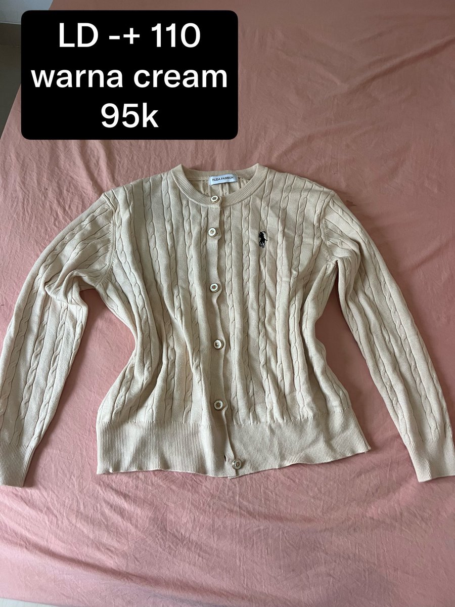 Prelovedbysonya's tweet photo. WTS preloved kardigan rajut cream 95k, blouse grey 60k. co di oren🍊, tanya tanya di @sonyanoona  atau di no wa pin.

kardigan cream hanya beberapa kali pemakaian, blouse grey hanya 1x pemakaian 

nego tipis https://t.co/LfC5WGThbV