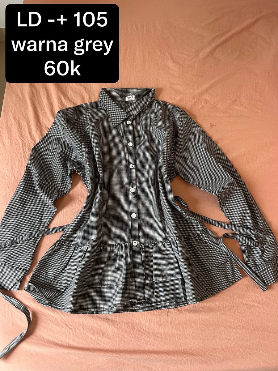 Prelovedbysonya's tweet photo. WTS preloved kardigan rajut cream 95k, blouse grey 60k. co di oren🍊, tanya tanya di @sonyanoona  atau di no wa pin.

kardigan cream hanya beberapa kali pemakaian, blouse grey hanya 1x pemakaian 

nego tipis https://t.co/atzPL3City