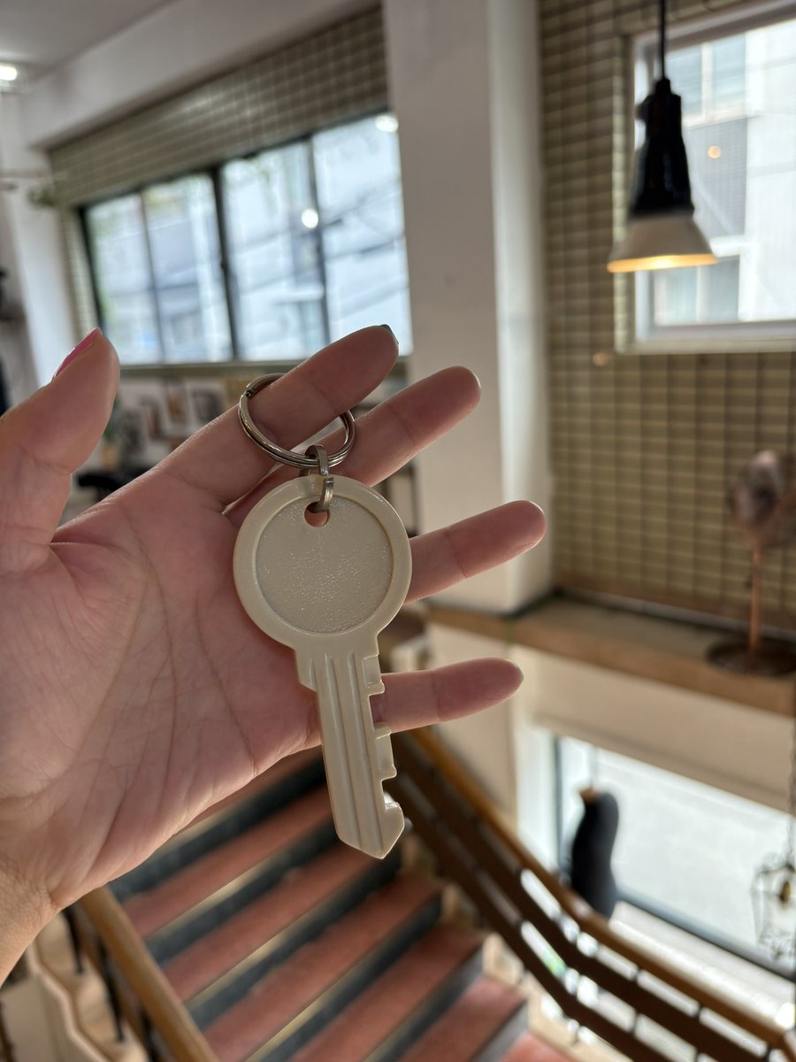 chum1979's tweet photo. KEY キーホルダー
80〜90年代
¥3,000+tax

デカめです
プラスチック製なので重くはありません
これで鍵をなくさない（多分） https://t.co/L2zUdfWV5S