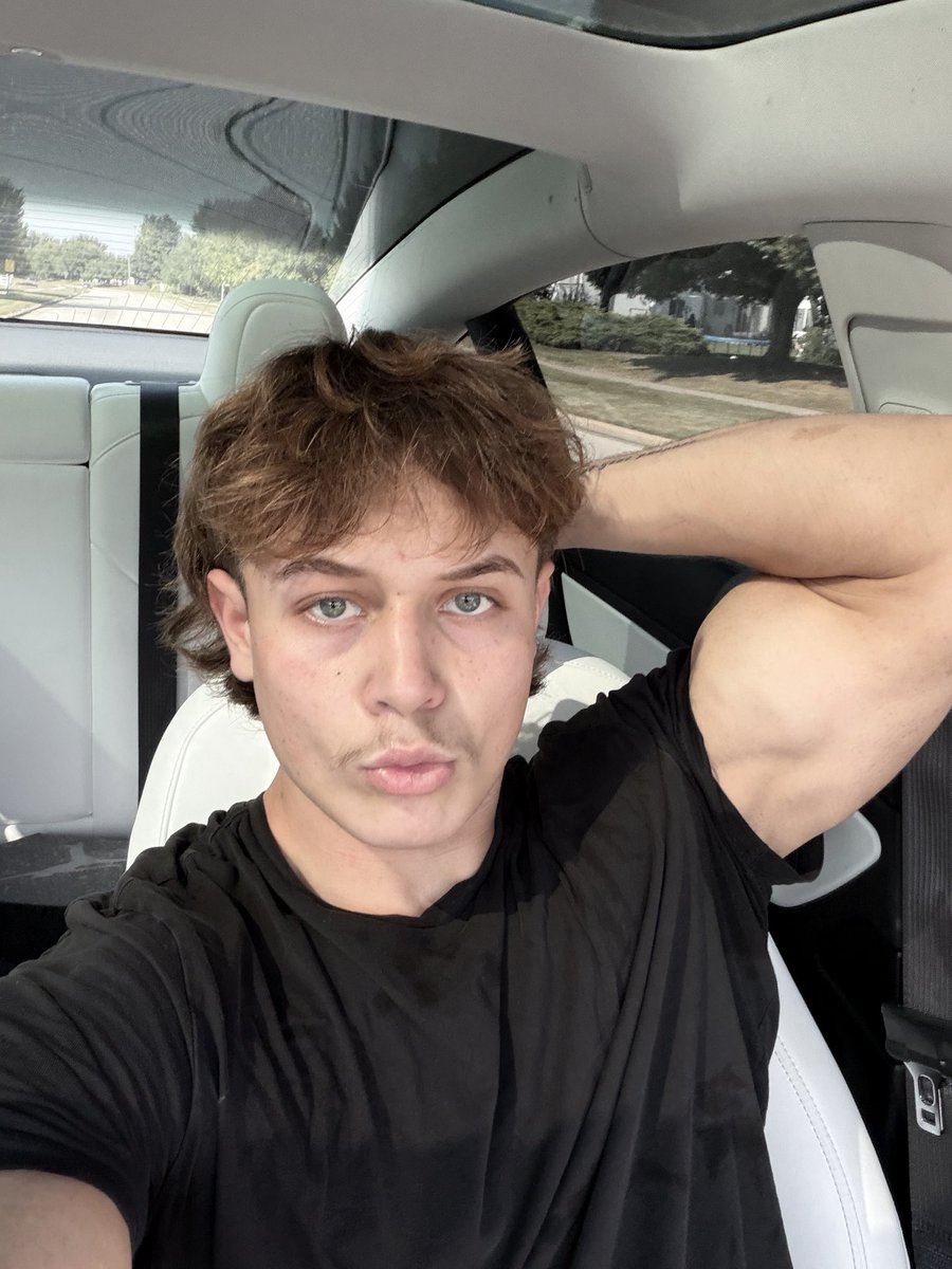 alphapatlifts's tweet photo. Worship needed now .  Dm me #youngalpha #cash #paypigs #humanatm https://t.co/l6zF2hkQu1