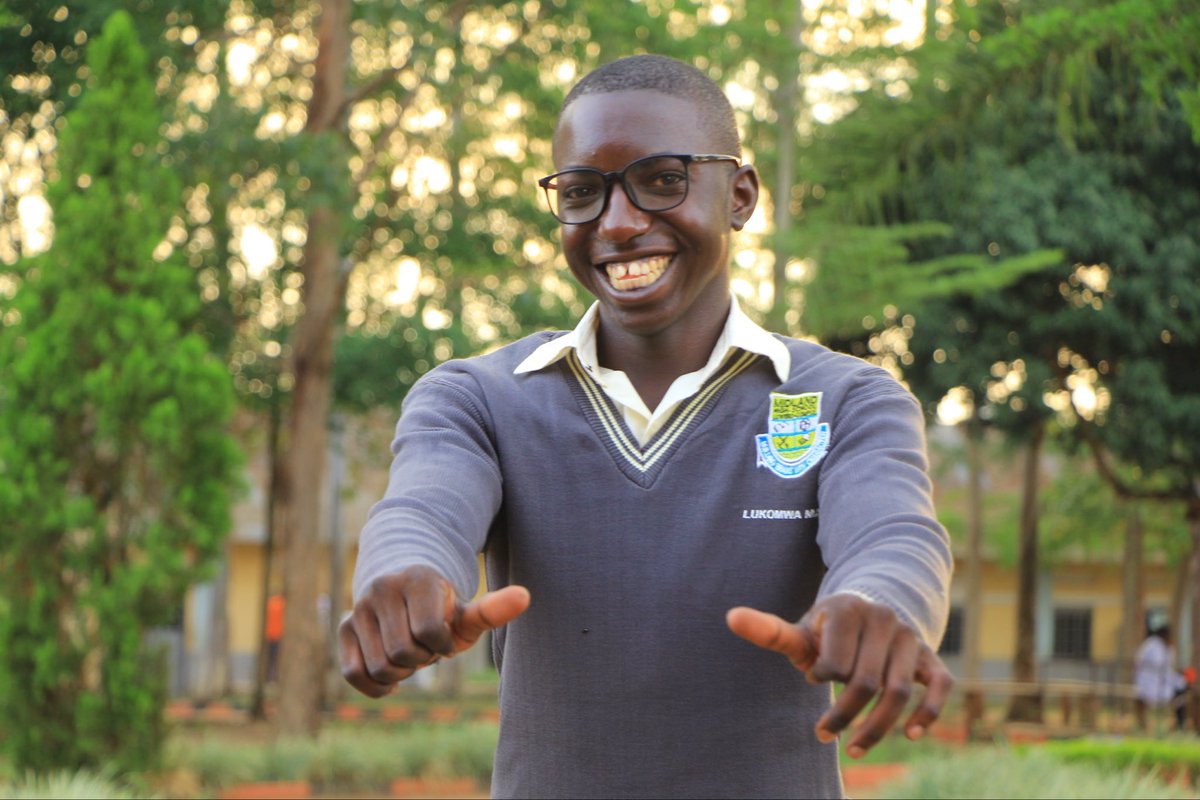 MIDLANDHSLuweer's tweet photo. #know our Student

Name : Lukomwa Mark

Class:  Senior Three 

Religion: #sda https://t.co/ZkaFZ2abAs