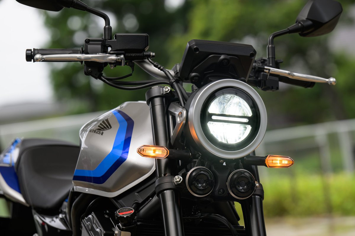 AOKITAKAO_'s tweet photo. 先日乗りましたホンダCB400 SUPER FOUR E-Clutchの市場レポートが公開されています 🙌
#cb400スーパーフォア 
https://t.co/YymC4xJbPP https://t.co/gsGjVWWQkn