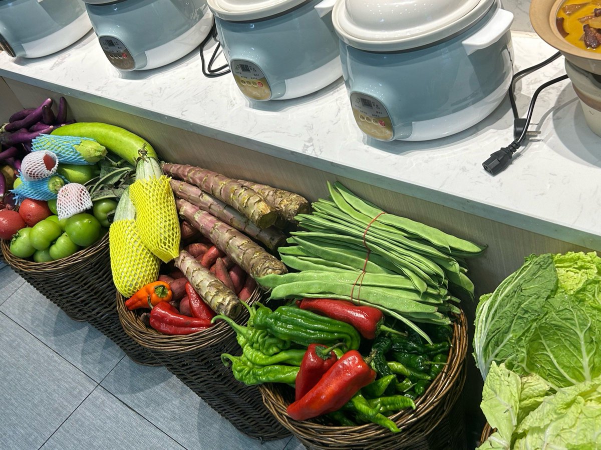 trufu874459's tweet photo. Stocked up on farm-fresh spinach, ripe avocados and organic eggs for this week’s healthy meal prep! No processed junk, just whole good eats.  #HealthyEating #GroceryRun https://t.co/BKtnlq9b7x