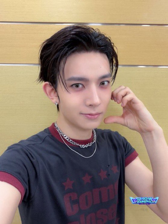 evanfolder's tweet photo. EVAN for today's Show Champion stage

#EVAN #에반 #HEESEUNG #희승 https://t.co/5vZfMJCZuT