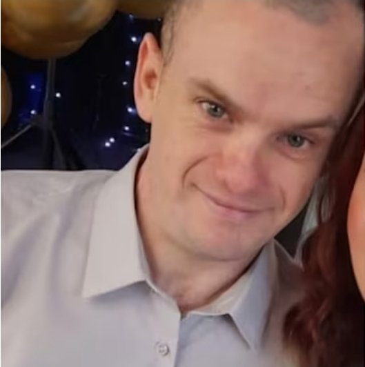 CrimeLdn's tweet photo. A women who stabbed a man to death in a flat is jailed for minimum of 8 years.
Kayleigh Smart, 40, pleaded guilty to manslaughter, on the grounds of diminished responsibility to killing 34yr old Liam Collier in Liverpool.
Smart who is paranoid schizophrenia was given hybrid Section 45A meaning she will remain in hospital for treatment. If released from hospital, she will serve the remainder of her sentence in prison.