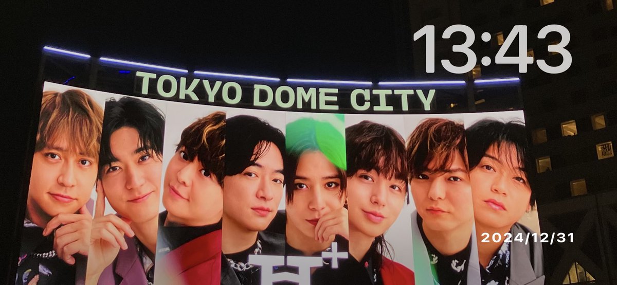 chocolatta_415's tweet photo. 待受は固定派なんですけど、スマホ充電して横向きにしたら突然カメラロールのシャッフルが始まった😻めろめろ😻😻 https://t.co/7GnWEuwtL7