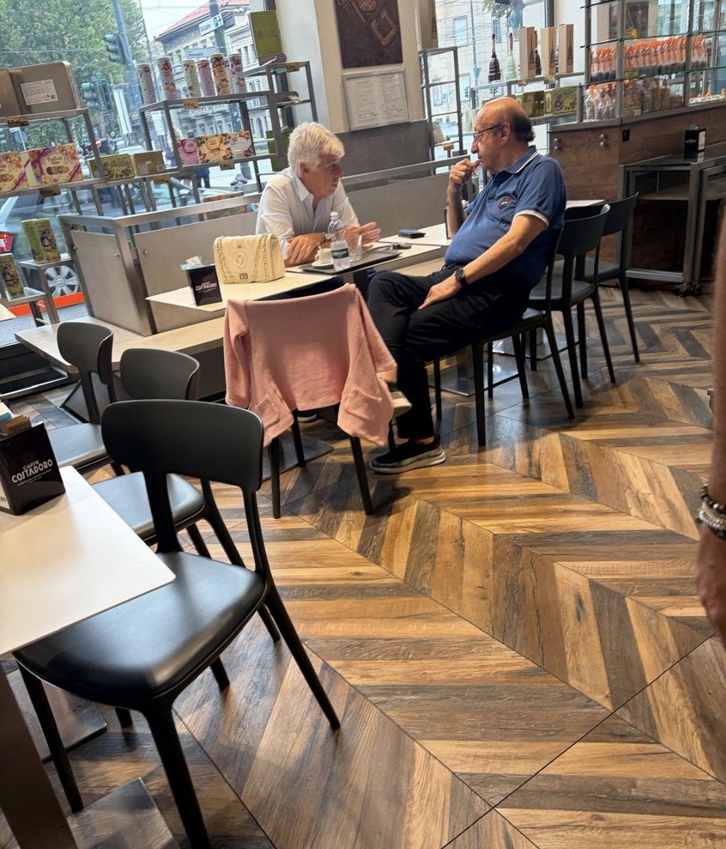 MaoistiN's tweet photo. Ognuno è libero di accompagnarsi con chi meglio crede, non è reato prendere un caffè con un radiato. I tifosi della #ASRoma non meritano questo per la loro storia e per essere stati danneggiati (derubati) dal capo banda di una delle pagine più buie nella storia calcio italico. https://t.co/hFZ0tMB69M