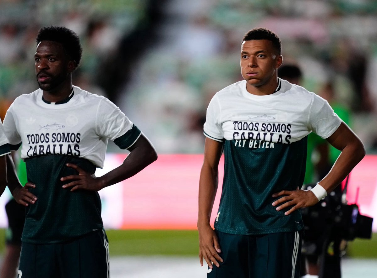 quinto_estado's tweet photo. 👳🏾‍♀️⛔️ | Salen a la luz los motivos por los que Mbappé y Vinicius no mostraron la camiseta de apoyo a Ceuta.

Una fuente anónima del vestuario suelta la bomba:

"Si Mbappé se pone la camiseta, no vuelve a zumbarse a la roja de Ester Expósito"

"Qué decir de Vini... no sabe ni leer" https://t.co/hJbuoMBgaG