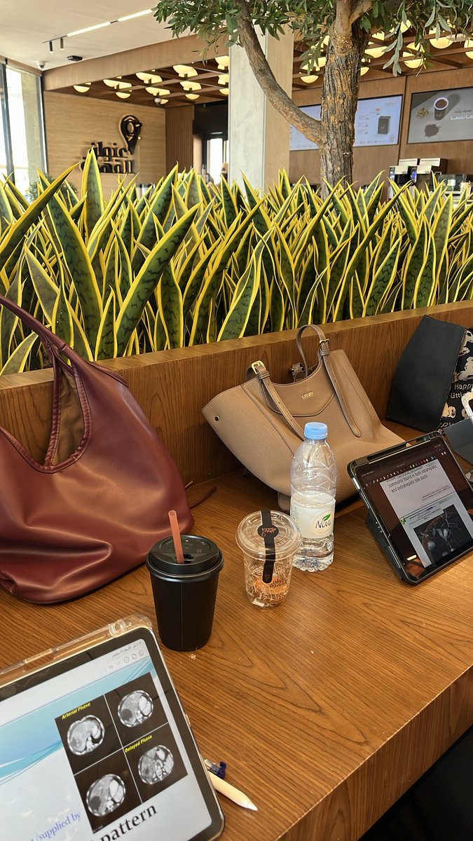 ssss77t's tweet photo. اليوم عازمه البنات يذاكرون معي 🥰👏🏻🥰👏🏻 https://t.co/vsOXtX5mZj