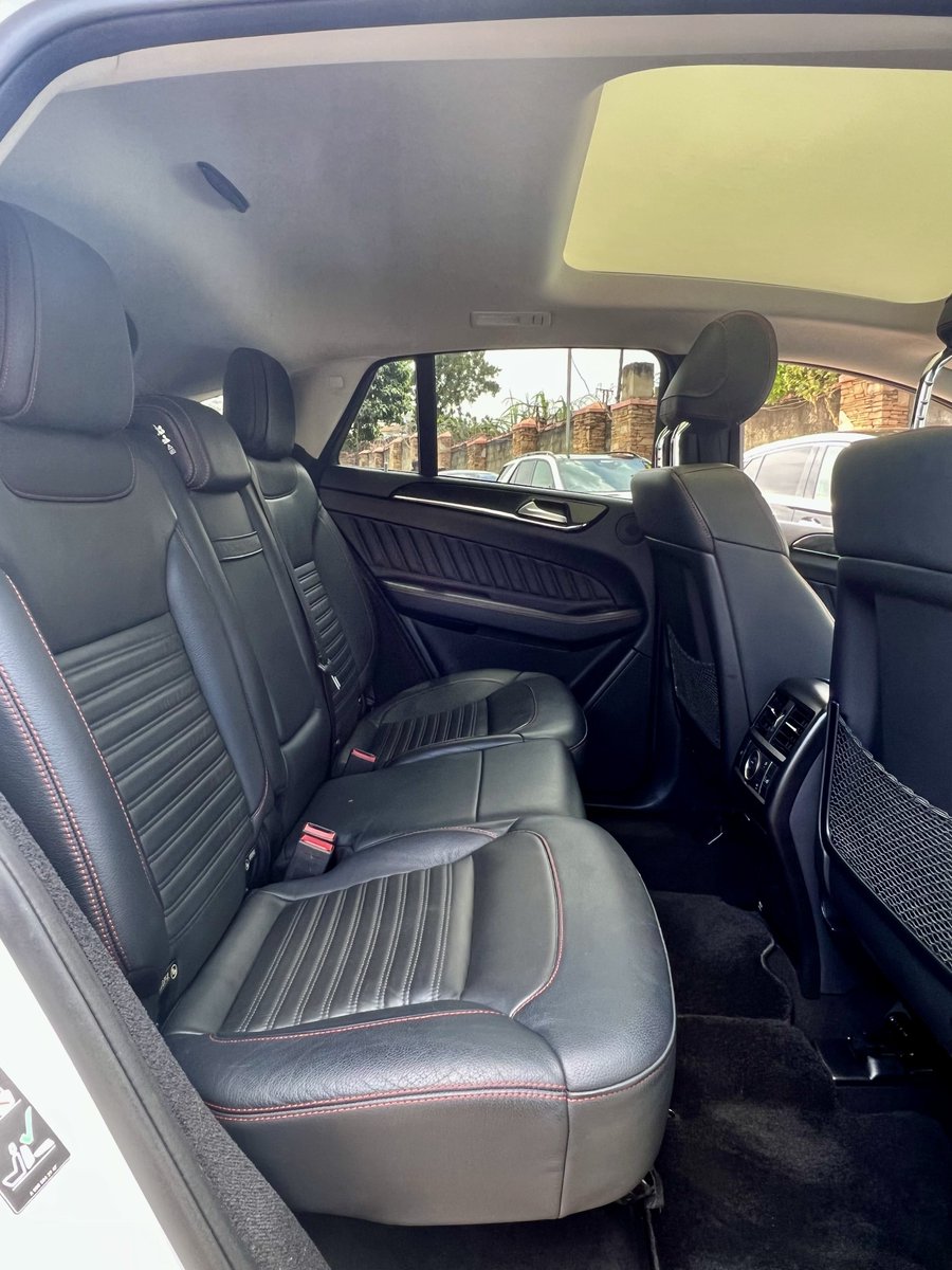 kitagatamotors's tweet photo. Every road feels smooth when you drive a Mercedes🔥Command the streets in the GLE 350d 4matic.
Make your order now👇
Year: 2018
Engine size: 3000cc
Fuel: Diesel 
Leather Interior, Sunroof, Electric Seats, Reverse Camera, Parking Sensors.

Contact us on 0704668111 or send us a DM. https://t.co/9HB1n0DmYd
