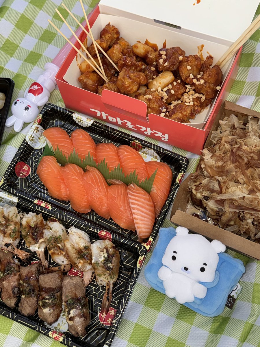 foodshimi's tweet photo. 📍올림픽공원

여러분 지금입니다. 
돗자리 가지고 나와야합니다. https://t.co/4kJpBIhjIb
