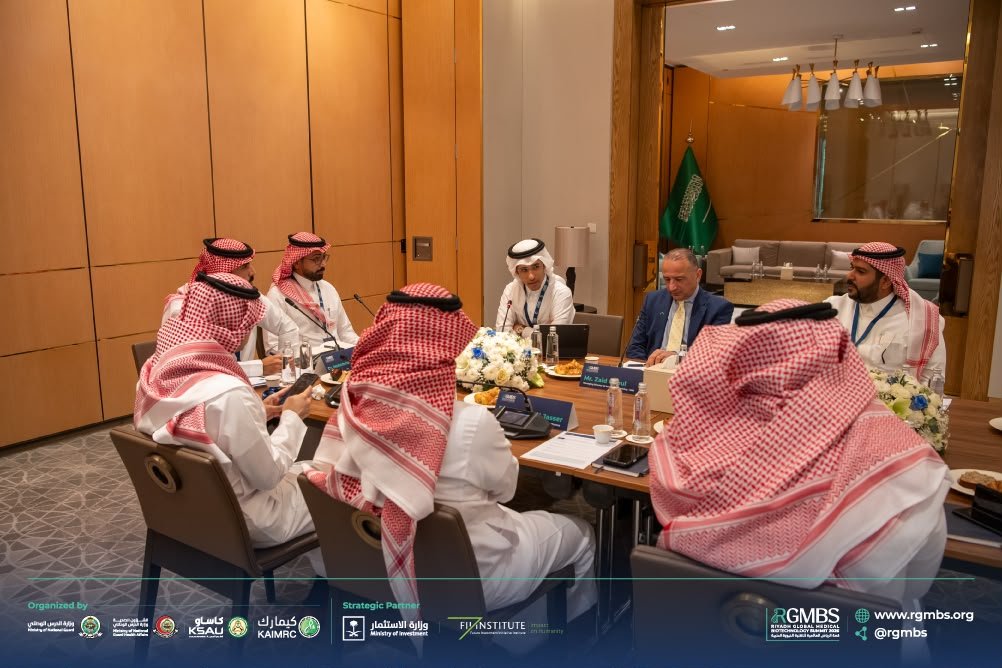 rgmbs's tweet photo. الاستثمار والتمويل في التقنية الحيوية — جلسة تنفيذية

اجتمع اليوم عدد من القادة من منظومة التقنية الحيوية والاستثمار في المملكة العربية السعودية في جلسة مغلقة لبحث سبل جعل قطاع التقنية الحيوية السعودي جاذباً للاستثمار على نطاق واسع، وذلك ضمن الجلسة التنفيذية بعنوان "الأسواق المالية، الاكتتابات العامة، وعمليات الاندماج والاستحواذ".

على مدى 90 دقيقة، انتقلت الجلسة من حوار مفتوح إلى التزامات ملموسة — حيث تناولت الجلسة مواضيع مختلفة في قطاع التقنية الحيوية السعودية من متطلبات الادراج في سوق المال، سبل التمويل البديلة للشركات الناشئة، الدور المحوري الذي تقدمه عمليات الاندماج والاستحواذ في معدل النمو في قطاع التقنية الحيوية، بالإضافة إلى مناقشة المسارات التنظيمية والتمويل وإدارة المخاطر التي يجب أن تتوافق لضمان إتمام الصفقات.

#RGMBS2026
#Medical_biotech_excellence
#قمة_الرياض_للتقنية_الحيوية