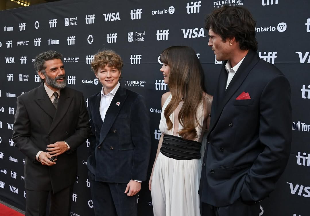 faelbdx's tweet photo. TIFF 50 // Guillermo Del Toro’s Frankenstein

Thank you, Toronto! Being at  for the first time was an honor, and I'm so thankful for the tribute awards and the premiere of . Another night to remember.

Styling:  🐐🐐
Grooming:  🙌
Supporting:

The yel... https://t.co/9GISuH4XEz