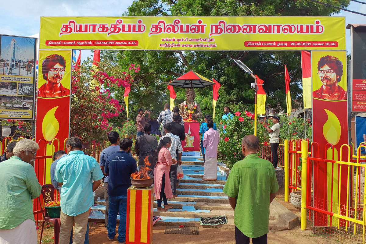 TamilGuardian's tweet photo. 🪔 Second day of Thileepan's fast unto death marked in Jaffna

Local residents lit a flame and laid flowers at a bronze statue which was unveiled in Nallur, Jaffna, yesterday to mark 39 years since he began his hunger strike.

https://t.co/h5vwVn2hU5 https://t.co/kNDU1d9fzi