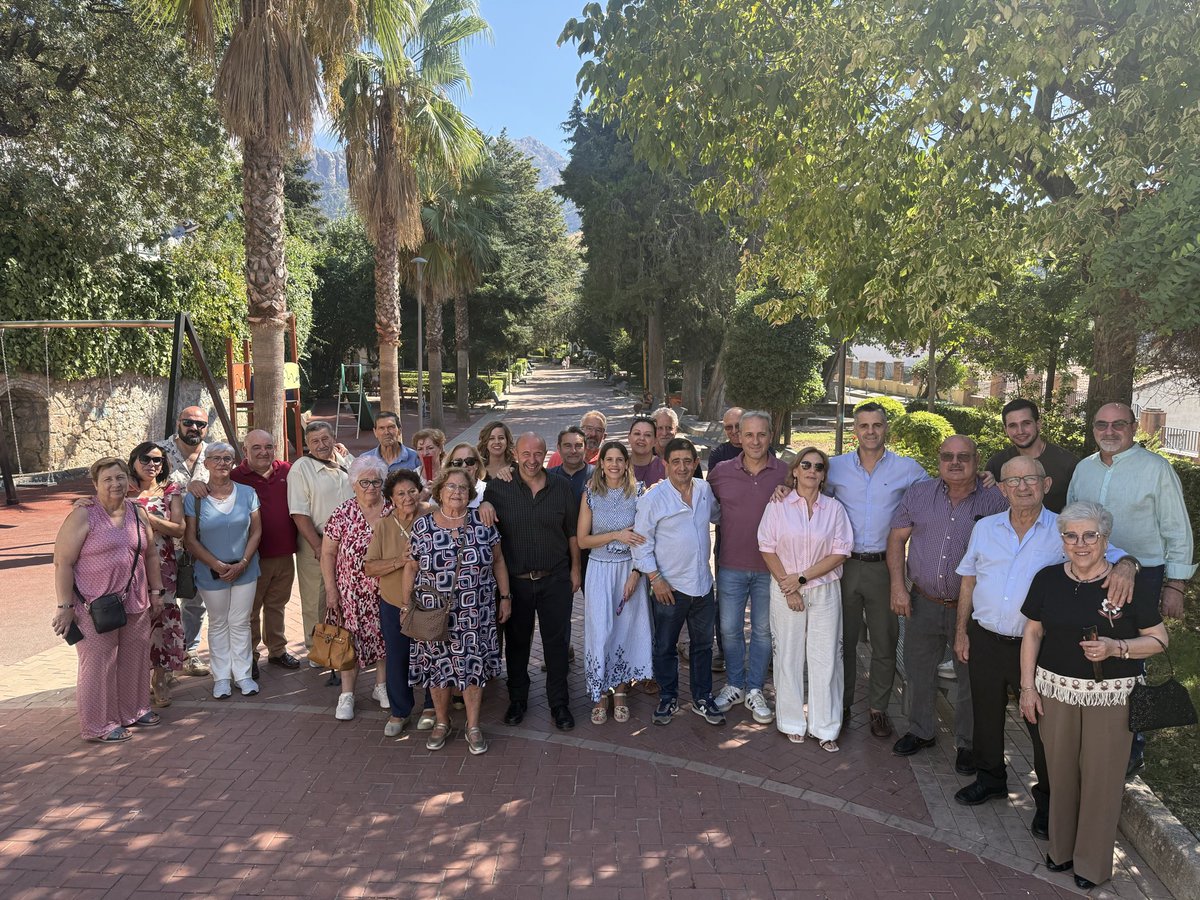 pacoreyesm's tweet photo. Gracias a las compañeras y compañeros del @PSOECazorla por el cariño que recibí ayer en la jornada de convivencia por la Feria de Cazorla.
Siempre me siento bien cuando vuelvo a mi primer destino como maestro en la provincia de Jaén. https://t.co/qpVVHbtuZv