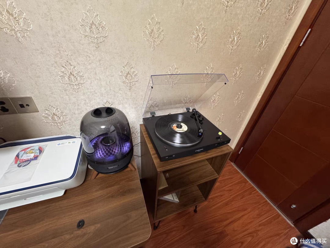 ThomasTorrbvk4's tweet photo. Got stacks of old clothes, books or knick-knacks taking up space A 1-hour weekend clear-out can free your living room and bring joy from tossing what you don’t need! https://t.co/p4fUjSpsyD
