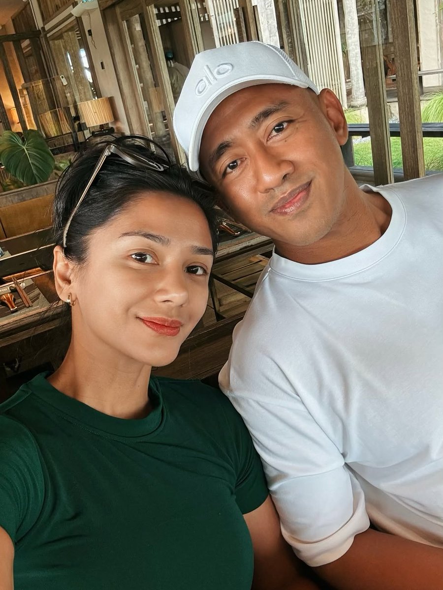 insidefolkative's tweet photo. Potret Fanny Ghassani bersama sang suami melalui postingan Instagram-nya.

"Semenjak nikah teman curhatku ya erwan. Bisa curhat sambil video call, bisa curhat sambil wa-an, atau sambil makan siang kyak gini❤️" https://t.co/L1zGUXfqjA