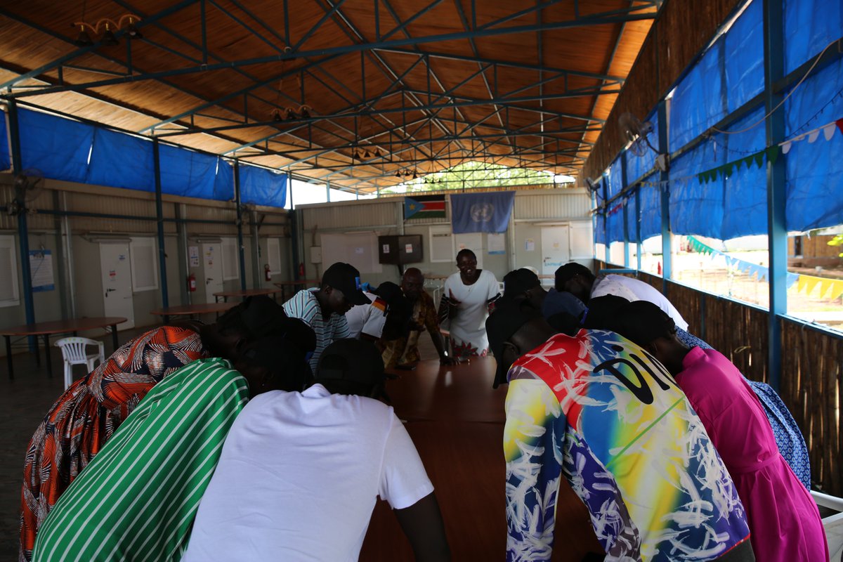 unmissmedia's tweet photo. “We thought gangs offered respect and protection. Now we know that it comes from positively contributing to our community and helping keep them safe.” Former gang members in the Bentiu displacement camp, 🇸🇸 #SouthSudan are choosing a new path after joining the #UNMISS-supported Vision Youth Group to develop leadership skills, mentor peers, and enhance community safety.

Read the story to learn more: https://t.co/M5OYRm6FOF
#A4P #InvestInPeace