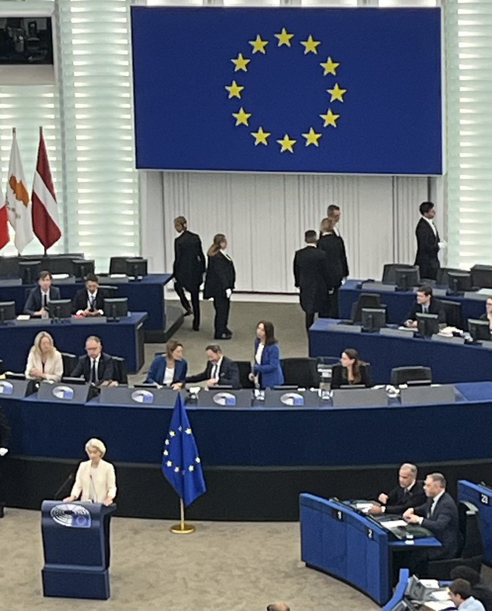 EUAmbCanada's tweet photo. Strasbourg, Parlement européen, ce matin- un accueil nourri d’applaudissements pour le Premier ministre Mark Carney qui assiste au SOTEU https://t.co/q0RWMQWUdC
