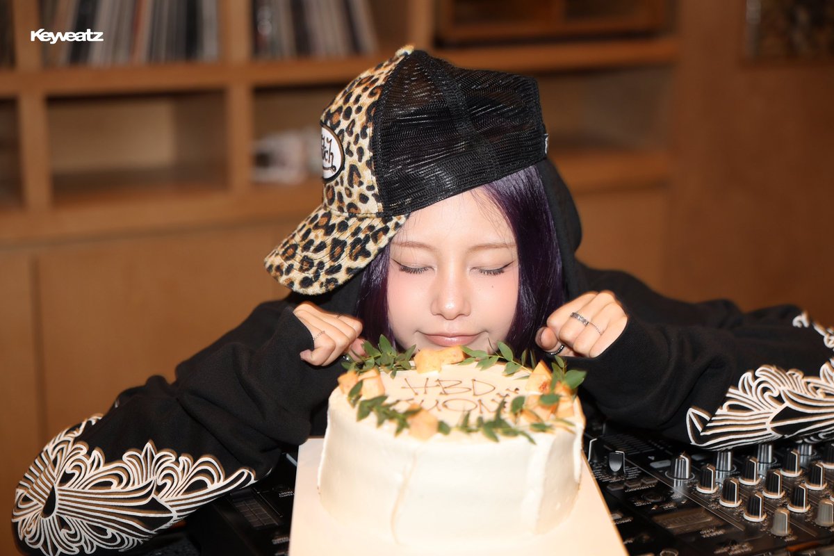 m1n1sama's tweet photo. 핻누나 먛누나 생일축하해요👩🏻‍❤️‍💋‍👩🏻👩🏻‍❤️‍💋‍👩🏻👩🏻‍❤️‍💋‍👩🏻 https://t.co/FHcwId8Fmv