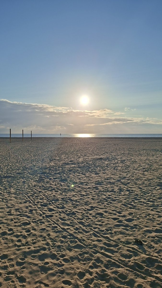 palaceofswords's tweet photo. Lovely morning in Yarmouth. https://t.co/jjVBZo453s
