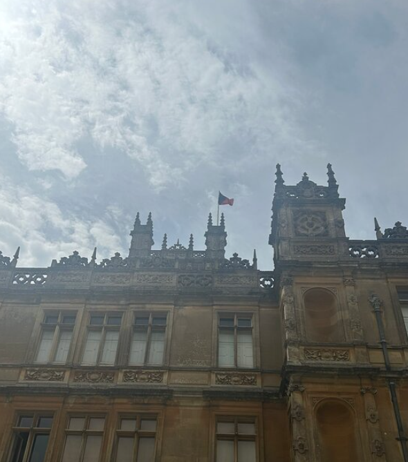 CastlesBritain's tweet photo. My Downton Abbey day fell apart at Highclere Castle

At Highclere Castle in Hampshire, near Newbury — the real home behind Downton Abbey — the souvenir I wanted most was one simple entrance photo. I left without it after a visit that had already become one frustration after another.

I’d watched groups ahead pause for their pictures. When I asked for ours, we were told we were holding up the queue. That mattered because Highclere allows personal photography outside but bans it inside the Castle, so this was the obvious place to get the photograph I’d been looking forward to.

My husband had bought the visit for me because I’ve loved Downton Abbey for years. I thought the rooms would be what I remembered.

Instead, I was still thinking about the start. Our tour guide had said my small backpack was acceptable, but when we arrived we were told it wasn’t. Highclere’s current guidance says large bags and backpacks cannot be taken into the grounds, but we’d turned up with different advice about this particular bag.

We’d also left our packed lunch behind because we wanted to eat there. At the tearoom there was only one baguette and two sandwiches left. Two drinks and the baguette cost us £18.

None of those things alone would have wrecked a castle visit. Together, they did.

This was meant to be a special gift built around something I genuinely love. Yet I came away remembering the bag, the £18 baguette-and-drinks stop and the photograph I never got far more clearly than the famous rooms.

I wouldn’t pay to repeat that day.