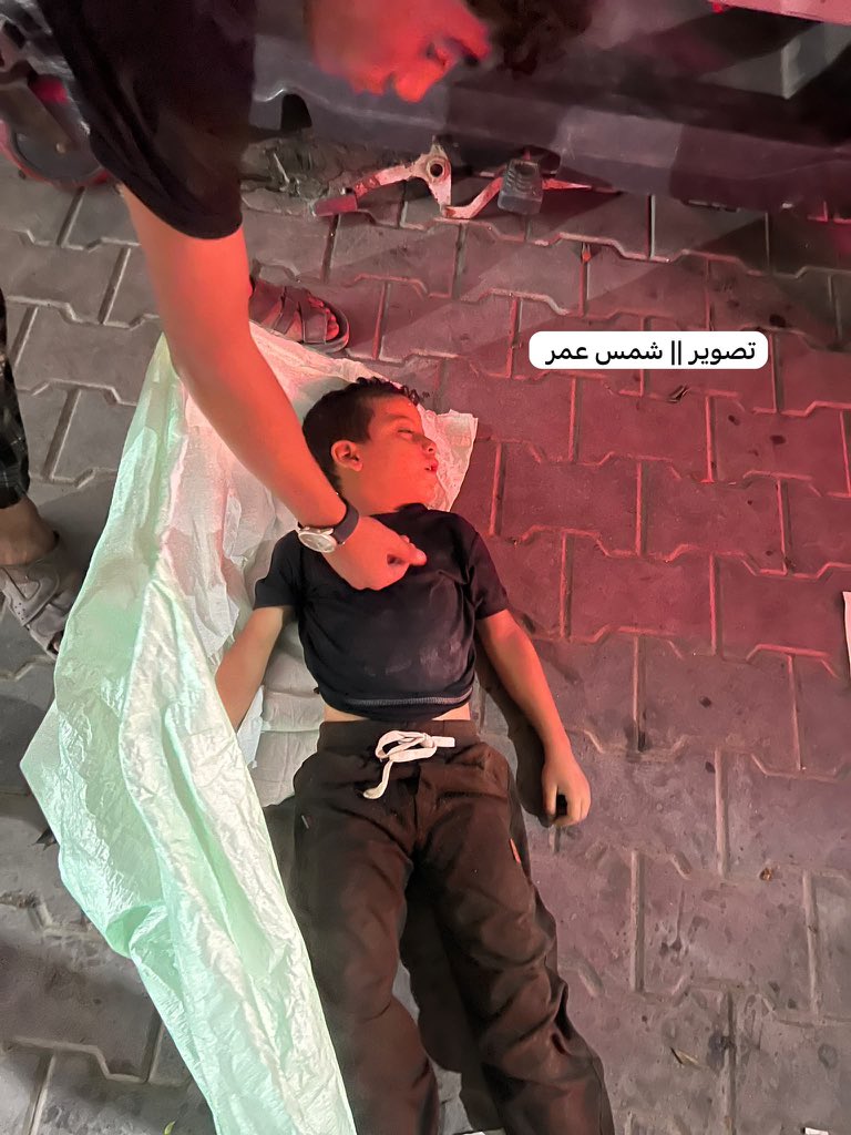 AbujomaaGaza's tweet photo. Civil Defence: So far, we have evacuated 
▪️Nine bodies 
▪️13 wounded 
Around 100 are still MISSING under the rubble of the building collapsed in Gaza this night https://t.co/h6feRdjmd4