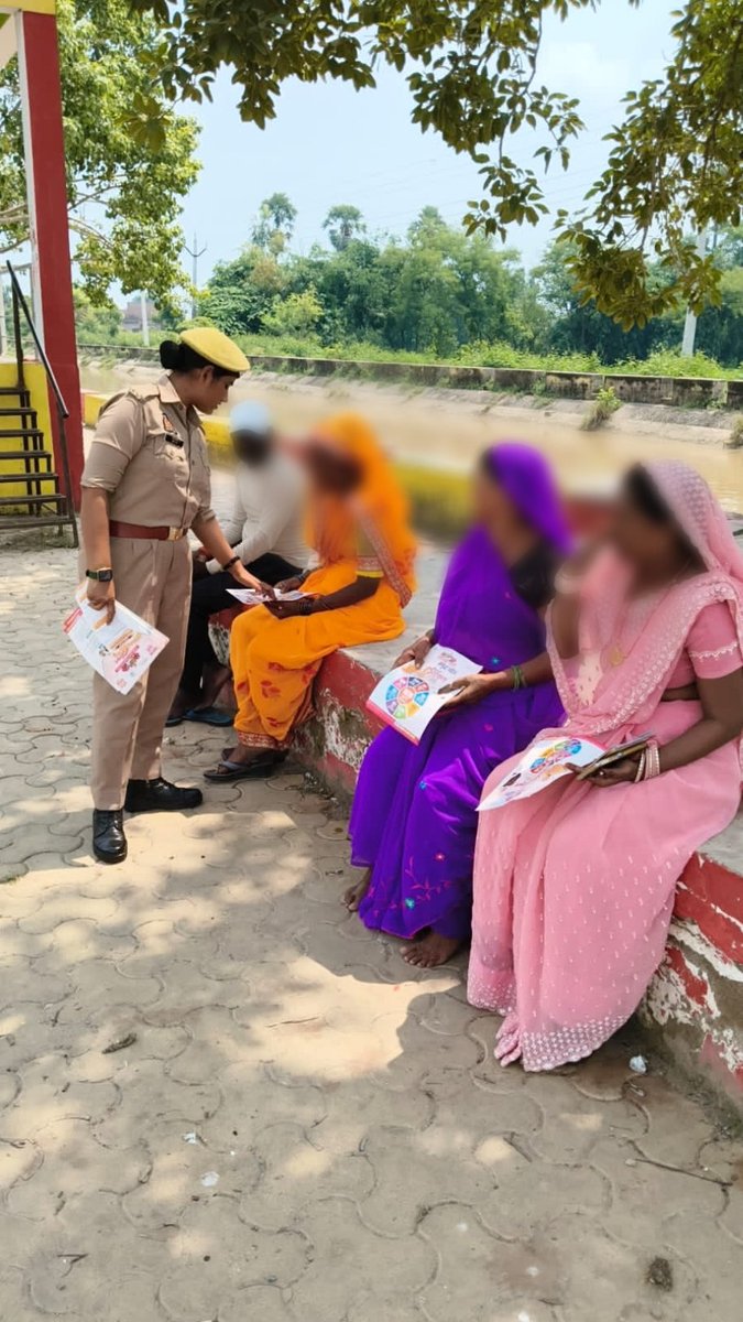ghazipurpolice's tweet photo. दिनांक 16.09.2026 को जनपद गाजीपुर के #थाना_दिलदारनगर की मिशन शक्ति टीम द्वारा #मिशन_शक्ति_फेज_5 (द्वितीय चरण)के तहत महिलाओं/बालिकाओं/छात्राओं को #WomenPowerline-1090, 181, 112 #CMHelpline-1076 व विभिन्न योजनाओं के बारे मे जागरूक कर पम्पलेट वितरित किया गया। #WomenEmpowermen
#MissionShakti5
#नारी_सुरक्षा_सम्मान_स्वावलंबन
@Uppolice
@IgRangeVaranasi
@adgzonevaranasi