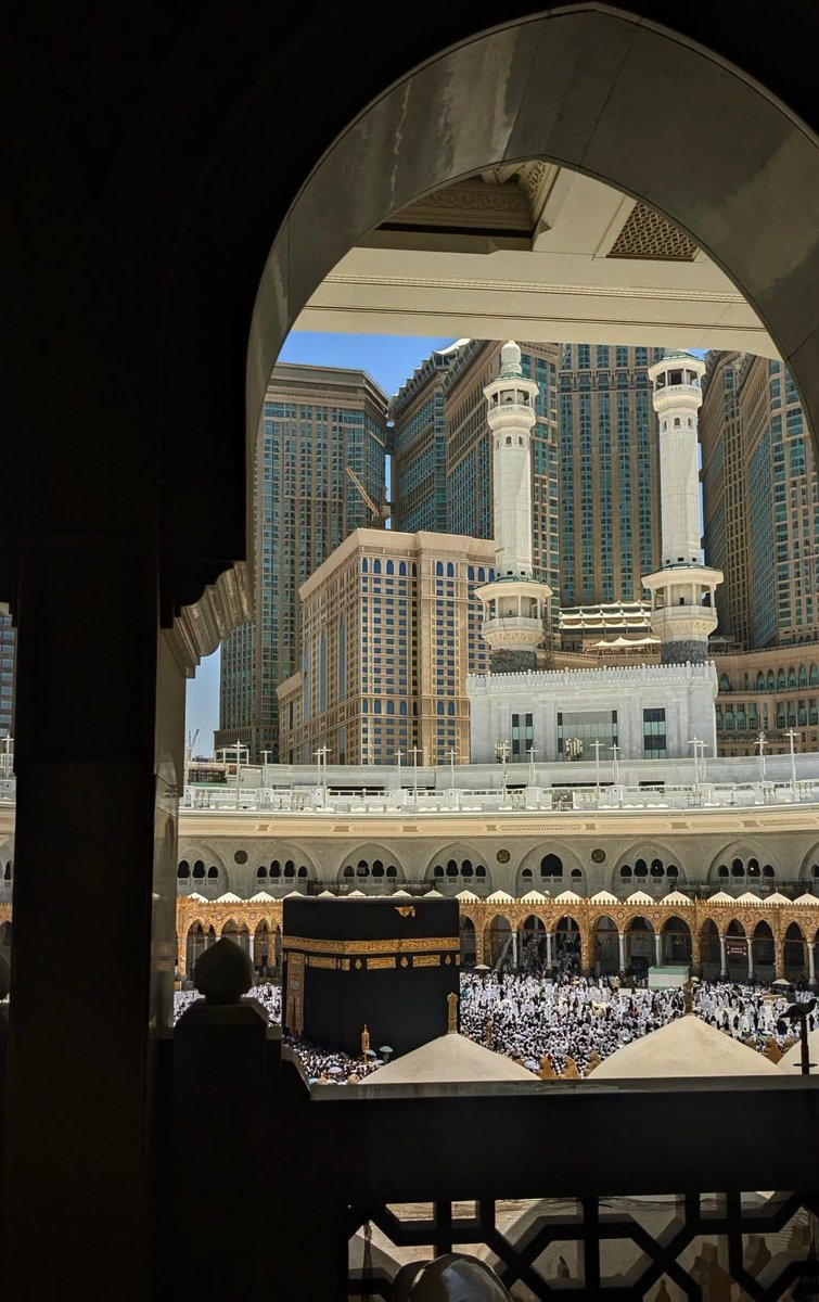 Asmaa_0158's tweet photo. حضورك مجالس القرآن والعلم اصطفاء من الله، فتمسّك بها ولا تفرّط؛ فإن التخلي عنها خسارة وندم لا يتحمل عواقبها إلا أنت.. فاصبر واثبت، وانتظر الفضل والرحمات.🤎 https://t.co/DIGqOAKRWm