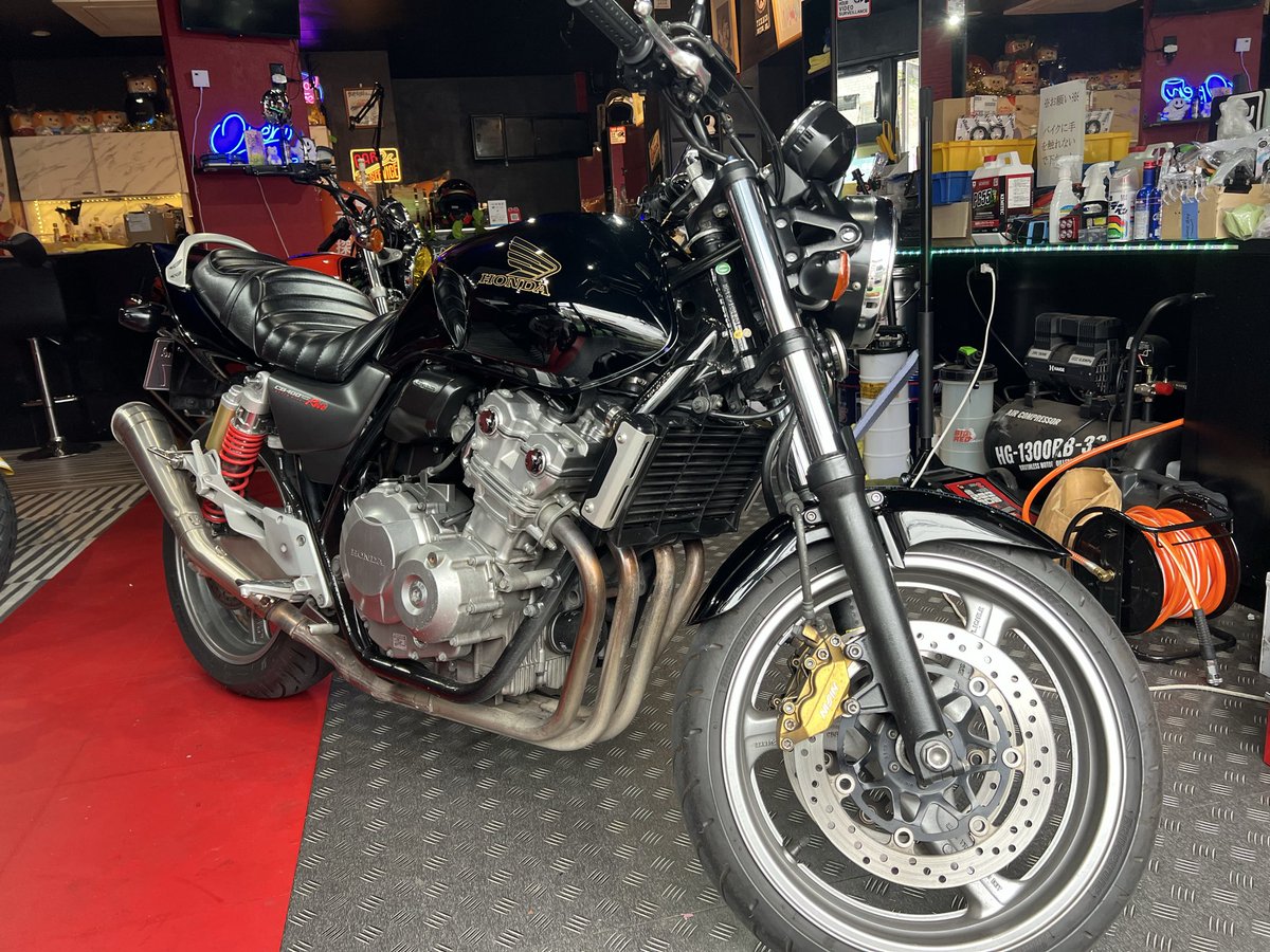 Neosandesu's tweet photo. ✨売約御礼✨

CB400SF VTEC REVO
ご注文頂きました😊

コーティングして納車致します。

ありがとうございます🙇‍♀️

#HONDA  #CB400  #VTEC #REVO https://t.co/sxpHVPb4pn