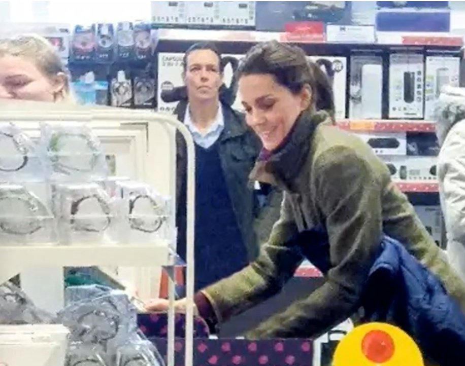 JR42845598's tweet photo. Catherine and the children go shopping.  No fuss. No armed security, no convoy of cars.  
#Markle