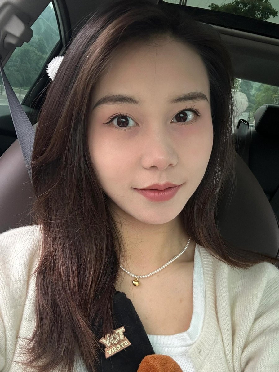 prysilla2's tweet photo. 听说X是树洞   树洞是聊隐私吗？怎么没人跟我聊聊？我很差？ https://t.co/eO7A1sD4b8