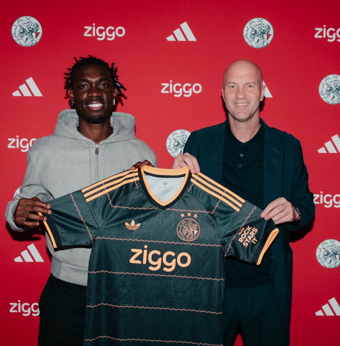 _BeFootball's tweet photo. 🚨 OFFICIEL ! YVES BISSOUMA 🇲🇱 (30
ans) SIGNE À L’AJAX ! ❤️🤍

📸 @AFCAjax https://t.co/BHstKPr1TQ