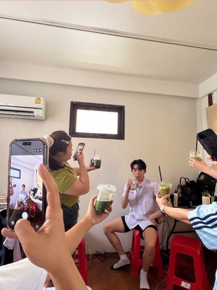 bibinthebob's tweet photo. อยู่กองไหนก็ชอบไปทำตัวน่ารักไง ชีถูกรักอย่างดีอ่ะ🤗

#est_rvp https://t.co/psAzRg5RuE