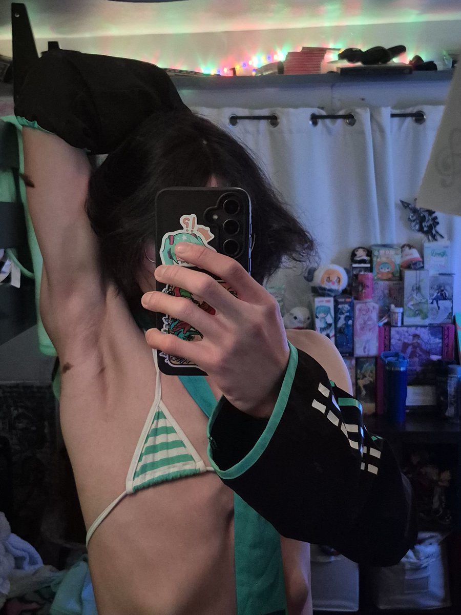 fausty03's tweet photo. Something about armpits you guys said you wanted? Hope these are good, im not doing a double take lol

#nsfw #nsfwtwtًً #nsfwtwtً #mikubikini #armpits https://t.co/fn8ZvgmuvM